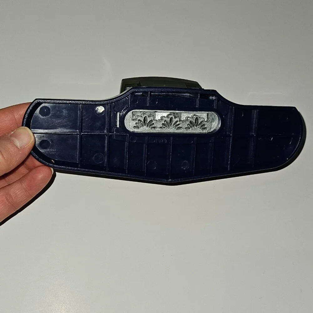 Fiskars Blue Sunburst Paper Punch Border Edge Tested